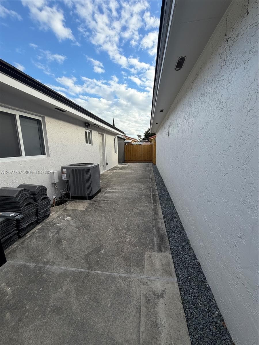 2658 W 74th Ter, Hialeah, FL 33016 — zdjęcie 2