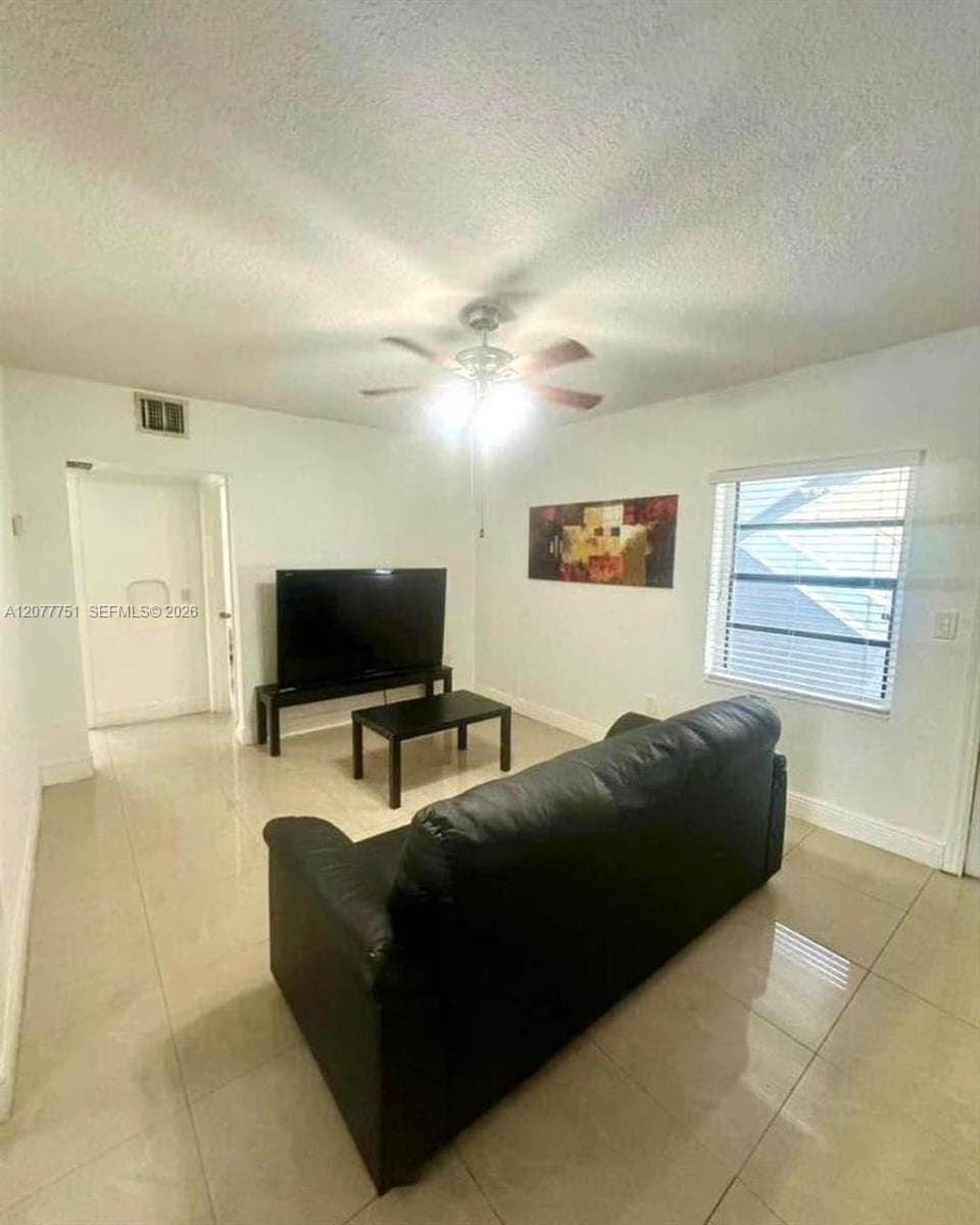 2361 SW 27th St # 1, Miami, FL 33133 — zdjęcie 2
