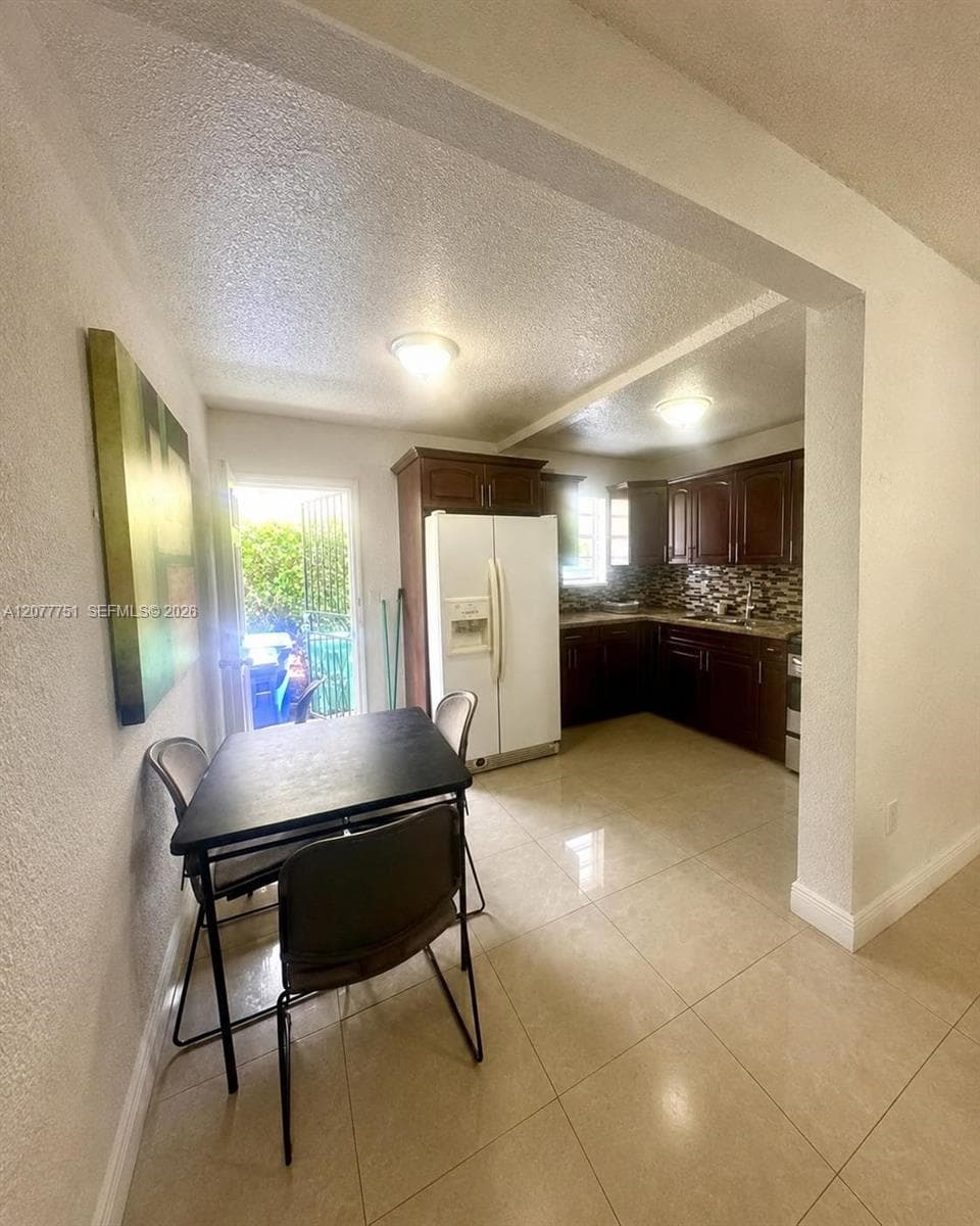 2361 SW 27th St # 1, Miami, FL 33133 — zdjęcie 3