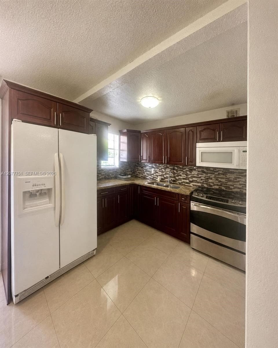 2361 SW 27th St # 1, Miami, FL 33133 — zdjęcie 4