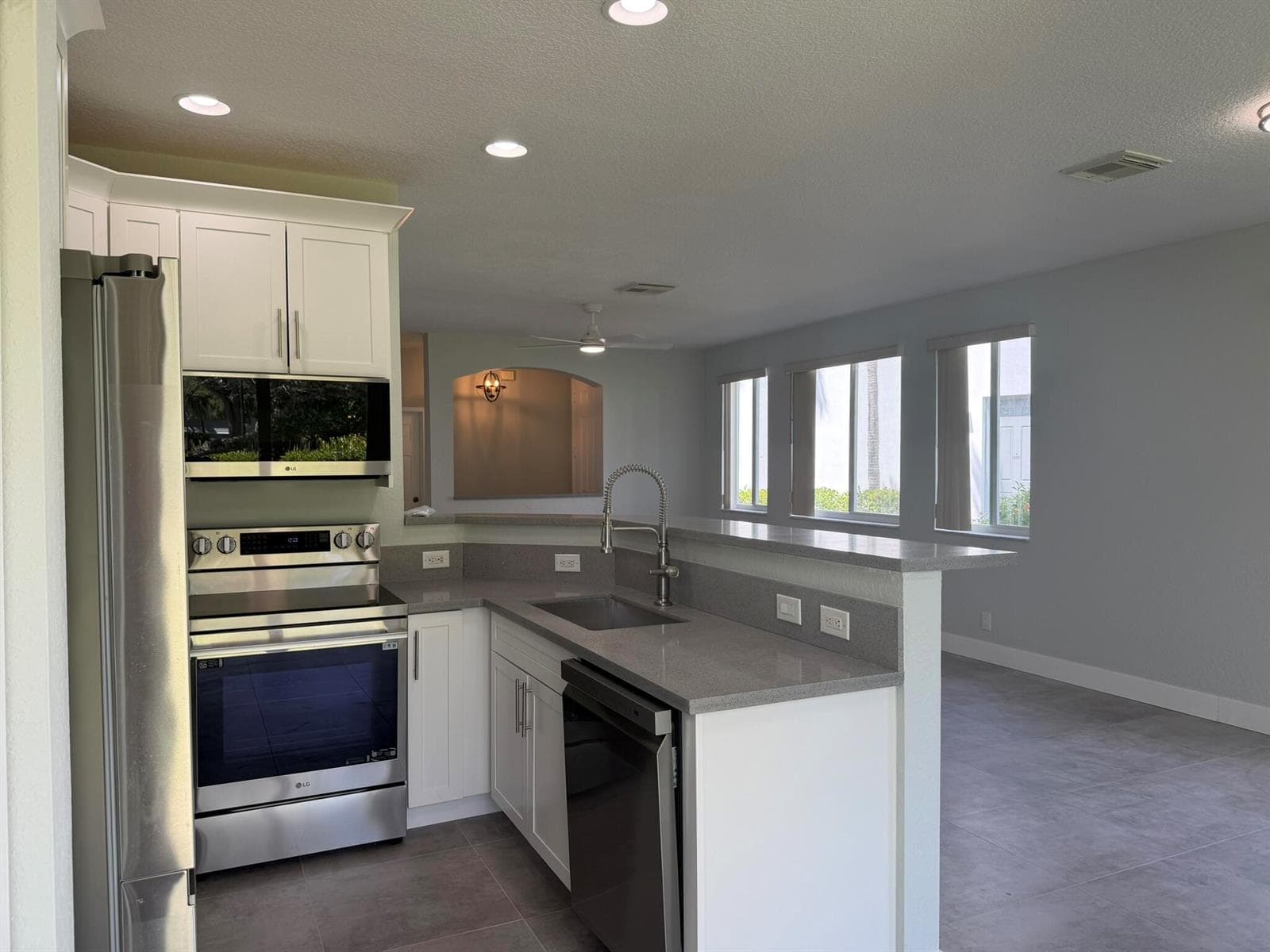 3251 LAUREL RIDGE Circle, Riviera Beach, FL 33404 — zdjęcie 5