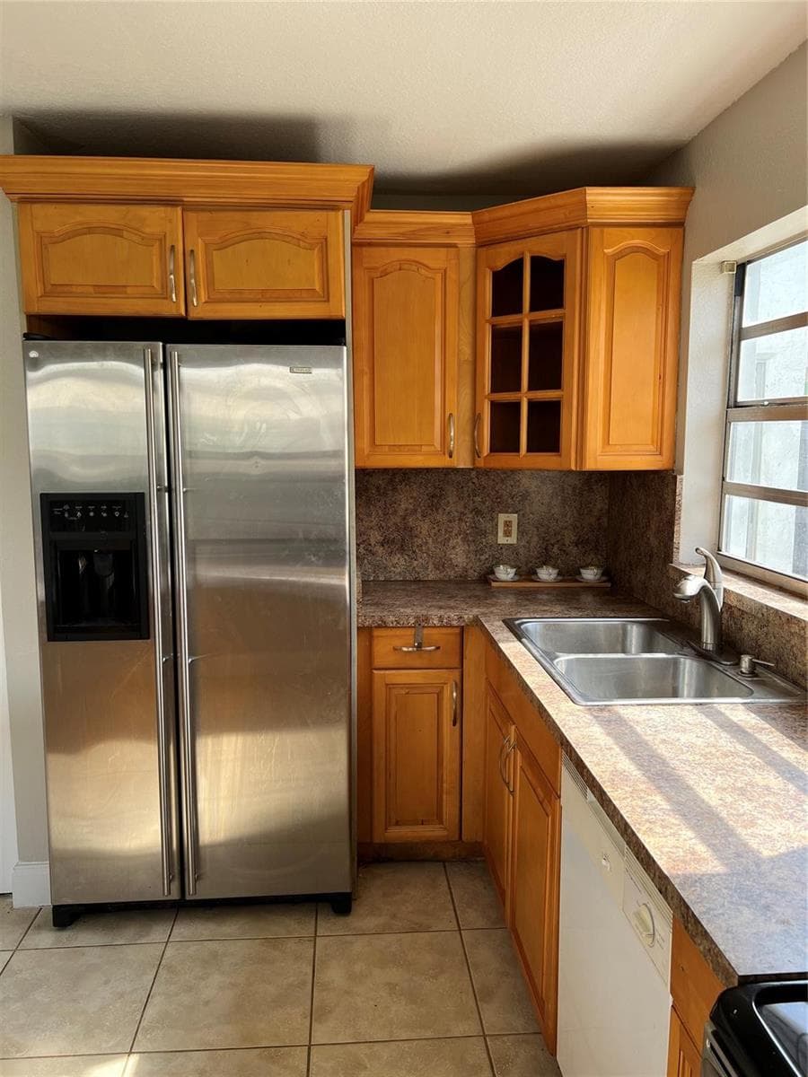 8265 NW 192nd Terrace, Hialeah, FL 33015 — zdjęcie 4