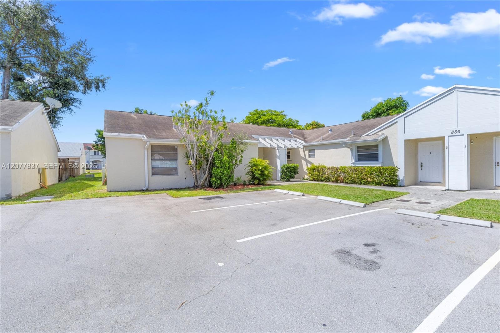886 NE 214th Ln # 4, Miami, FL 33179 — zdjęcie 2