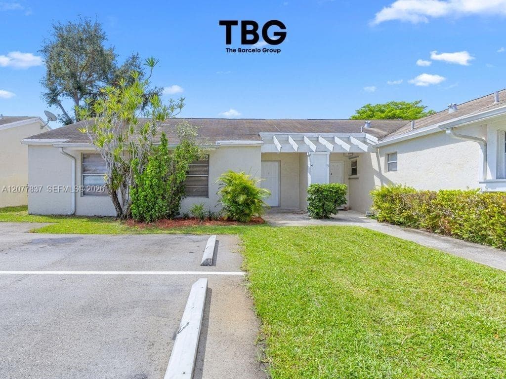 886 NE 214th Ln # 4, Miami, FL 33179