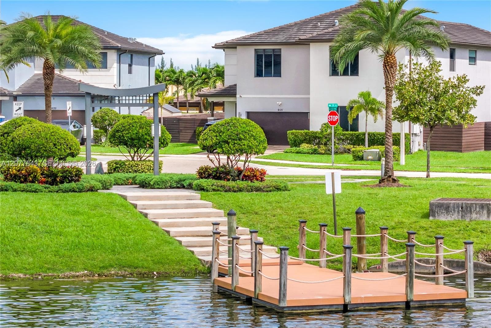9121 NW 161st Ter, Miami Lakes, FL 33018 — zdjęcie 2