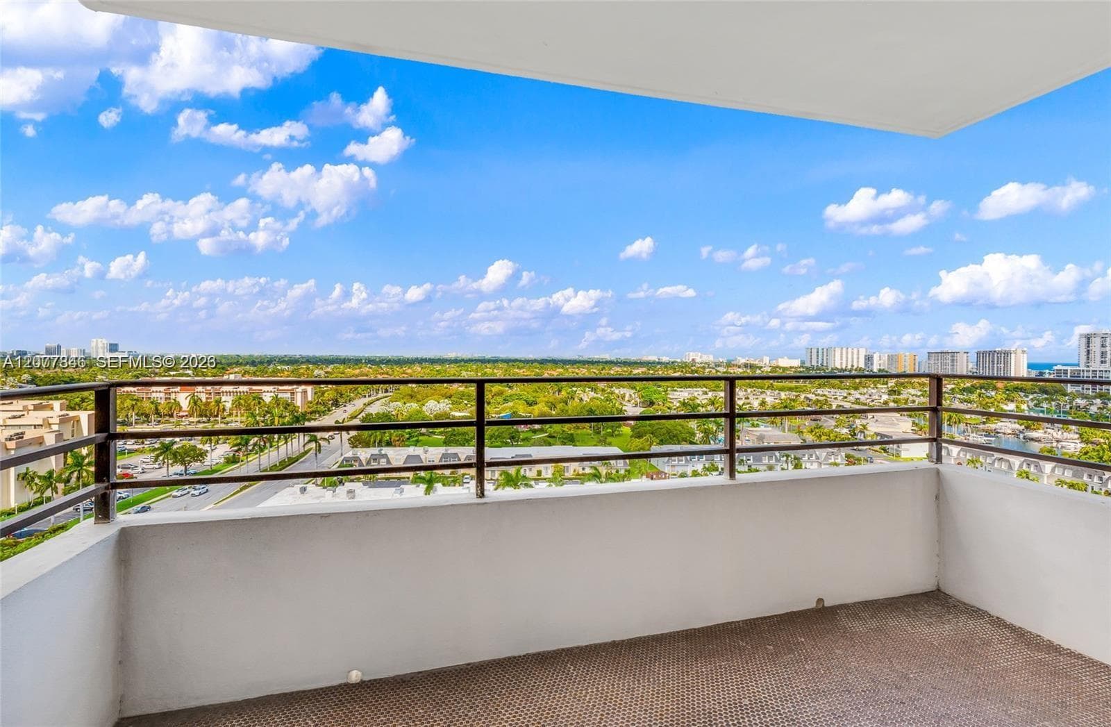 600 Three Islands Blvd # 1102, Hallandale Beach, FL 33009 — zdjęcie 3