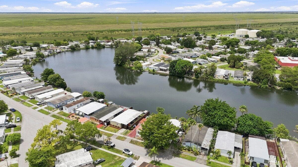 21671 S HERITAGE Circle, Pembroke Pines, FL 33029 — zdjęcie 2