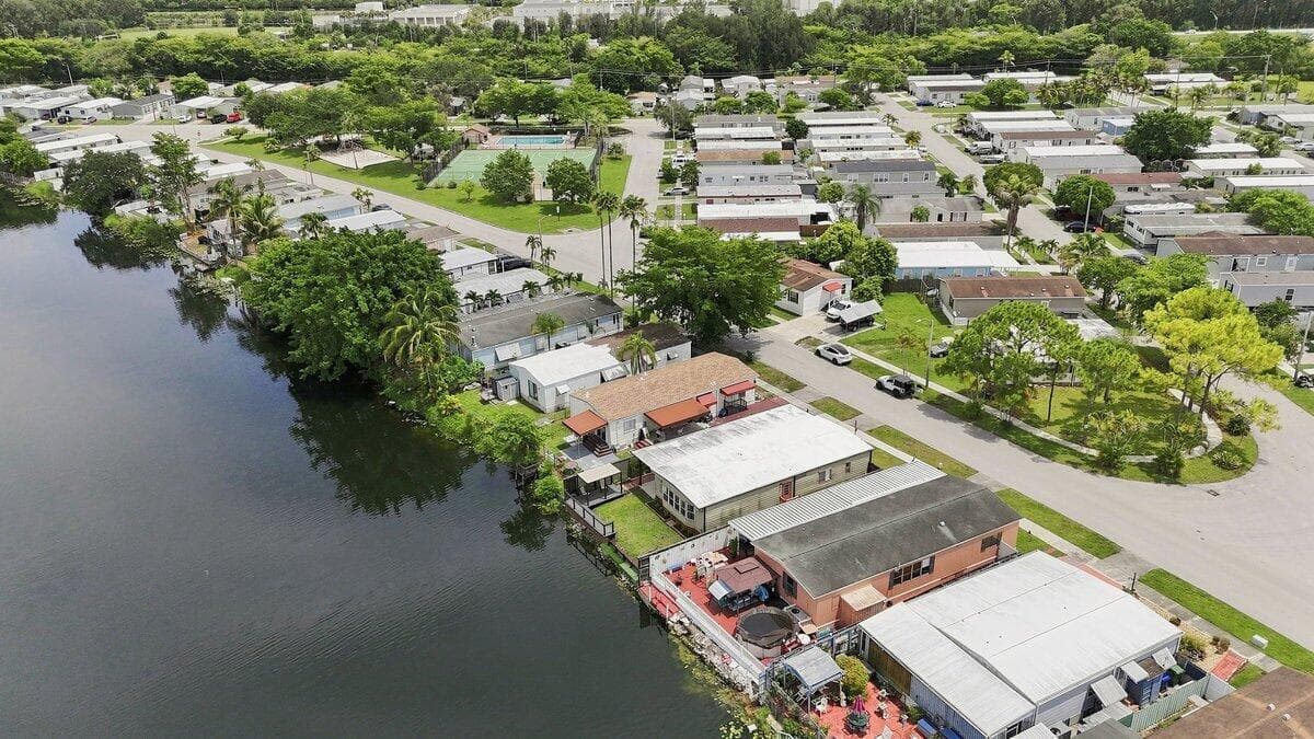 21671 S HERITAGE Circle, Pembroke Pines, FL 33029 — zdjęcie 4
