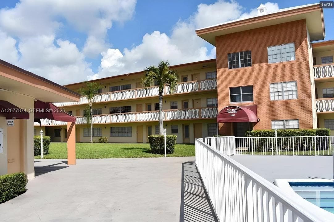 1885 NE 121st St # 16, North Miami, FL 33181 — zdjęcie 3