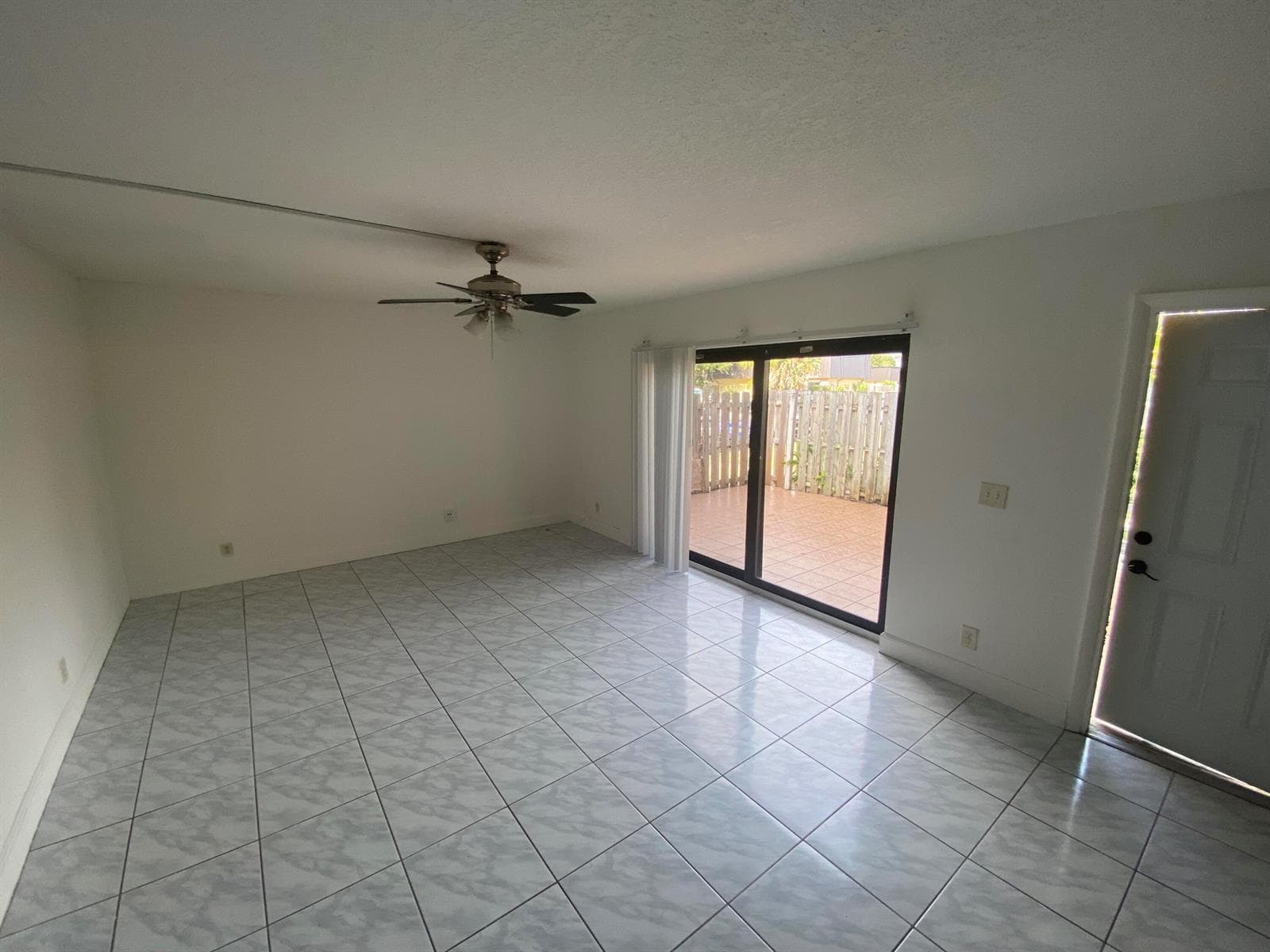 2370 WATERSIDE Drive, Lake Worth, FL 33461 — zdjęcie 4