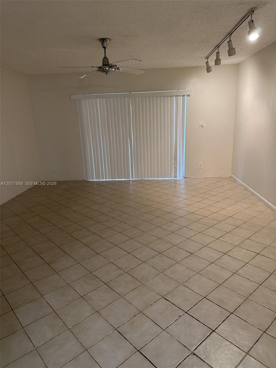 6061 N Falls Cir Dr # 106, Lauderhill, FL 33319 — zdjęcie 3