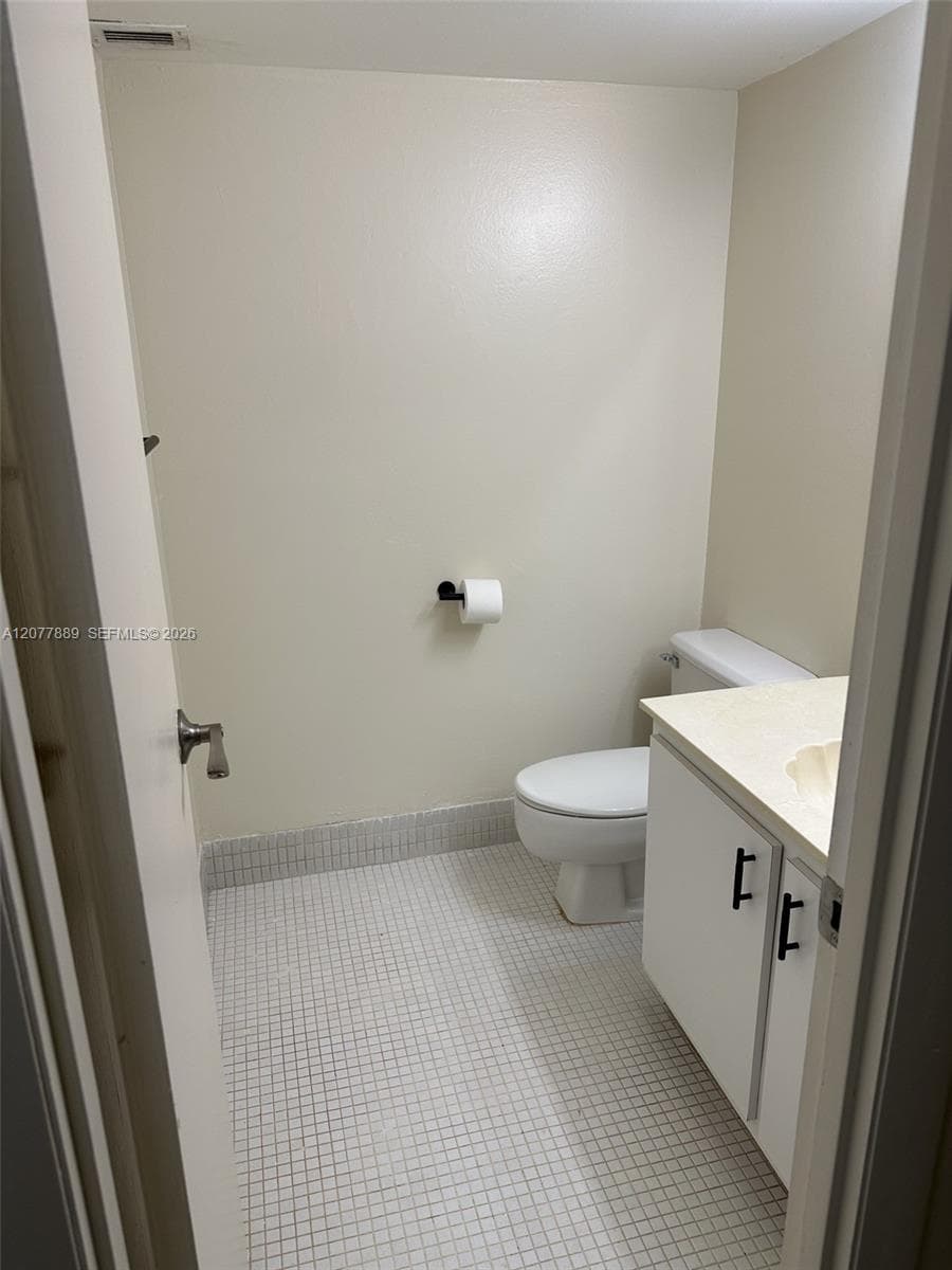 6061 N Falls Cir Dr # 106, Lauderhill, FL 33319 — zdjęcie 5