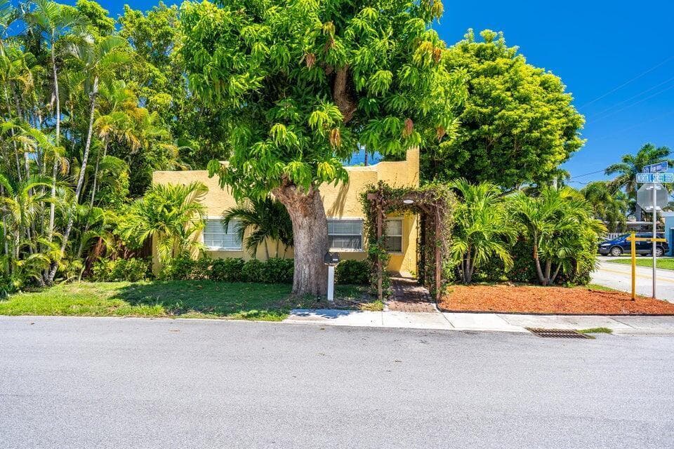 1602 N L Street, FL 33460