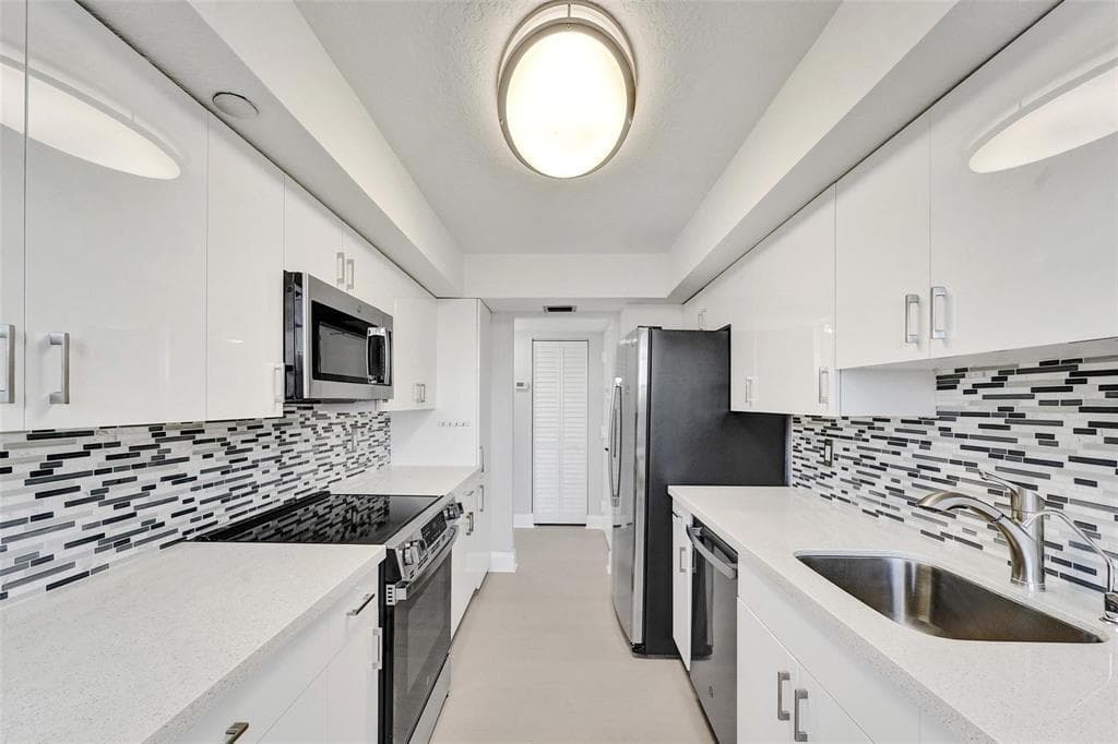 1000 St Charles Place # 305, Pembroke Pines, FL 33026 — zdjęcie 5