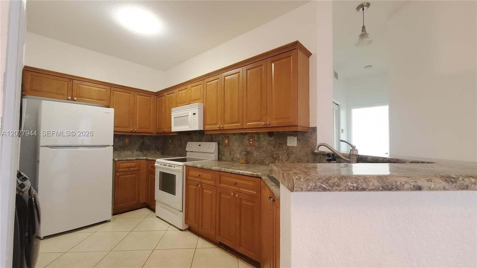 7070 NW 177th St # 205-10, Hialeah, FL 33015 — zdjęcie 2
