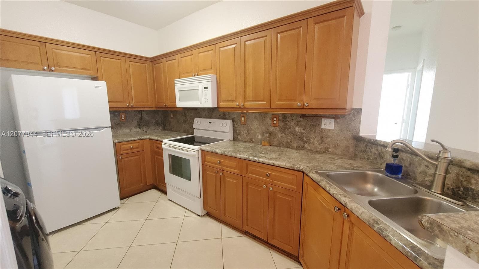 7070 NW 177th St # 205-10, Hialeah, FL 33015 — zdjęcie 3