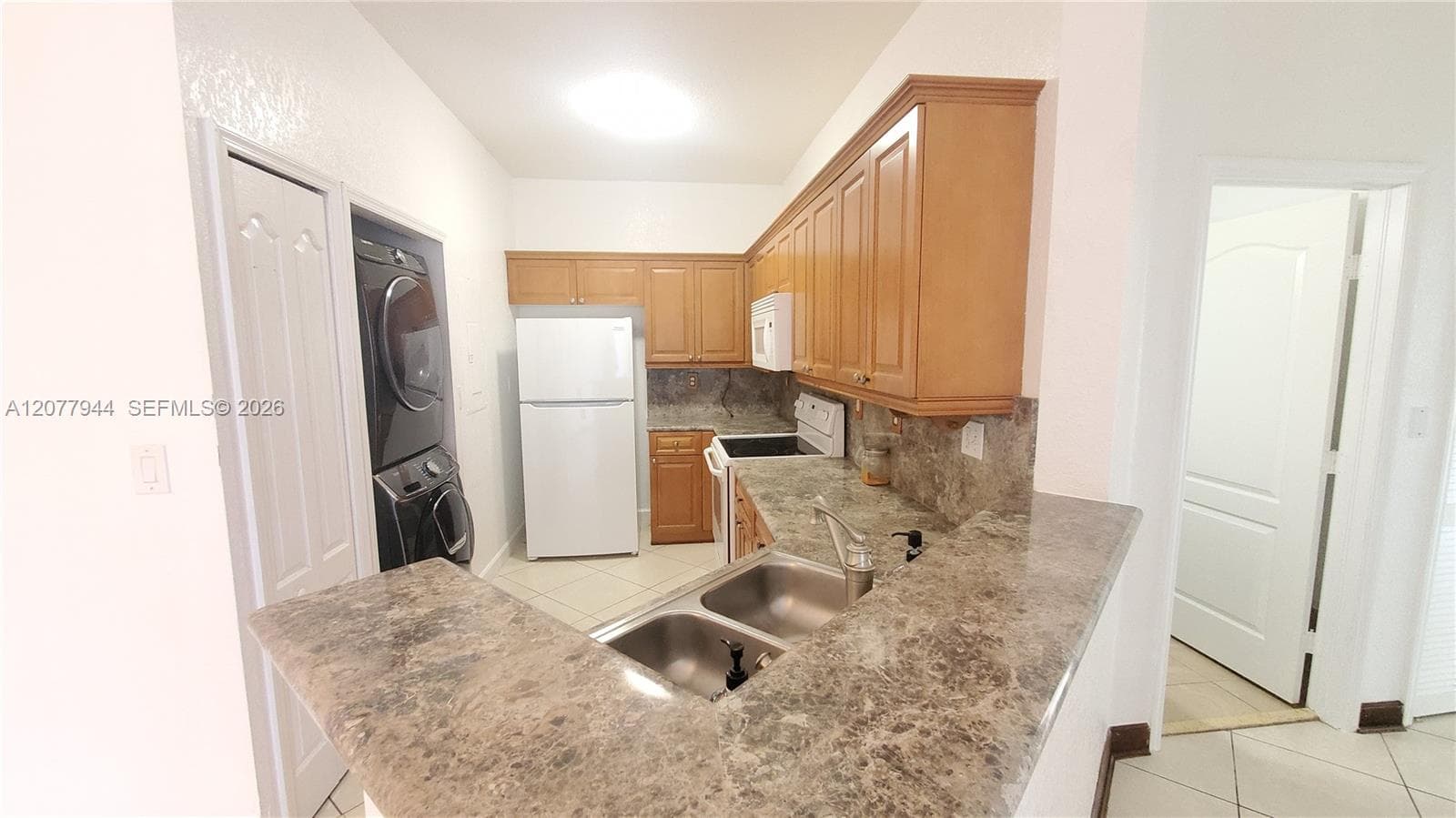 7070 NW 177th St # 205-10, Hialeah, FL 33015 — zdjęcie 4