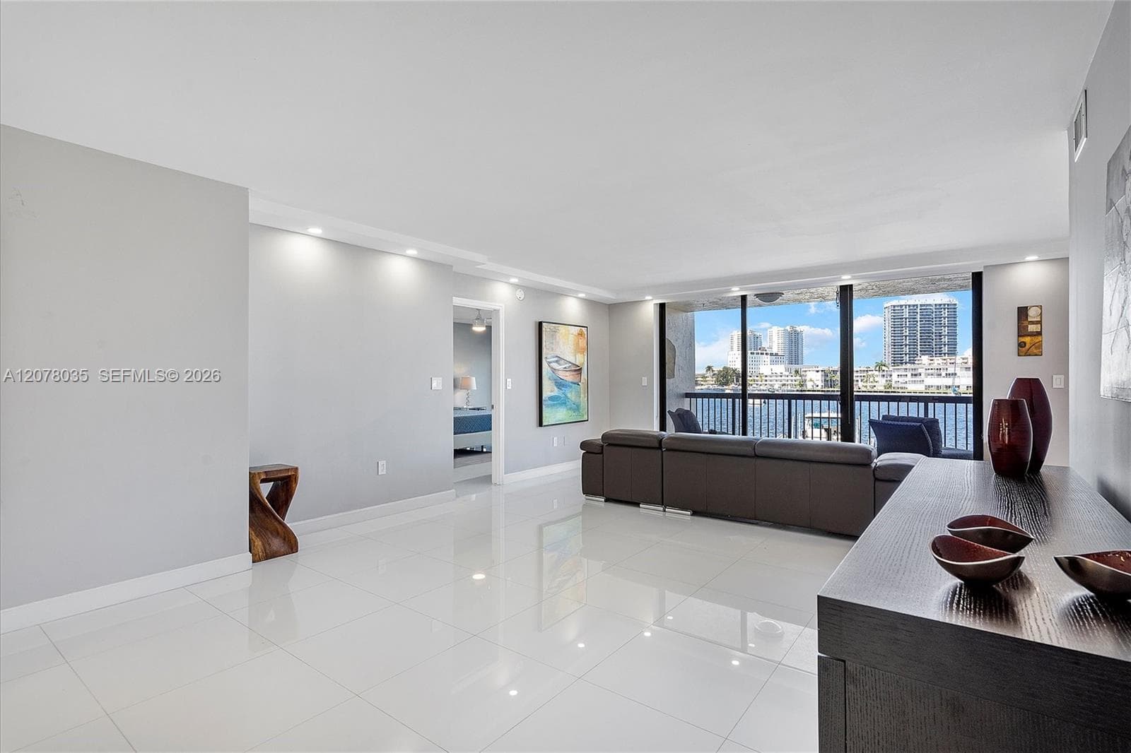 200 Golden Isles Dr # 206, Hallandale Beach, FL 33009 — zdjęcie 2