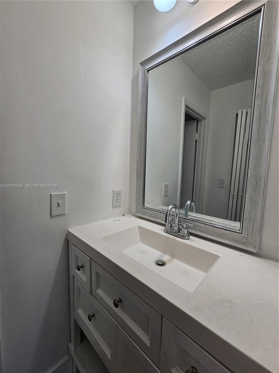 6580 W 27th Ct # 58-24, Hialeah, FL 33016 — zdjęcie 2