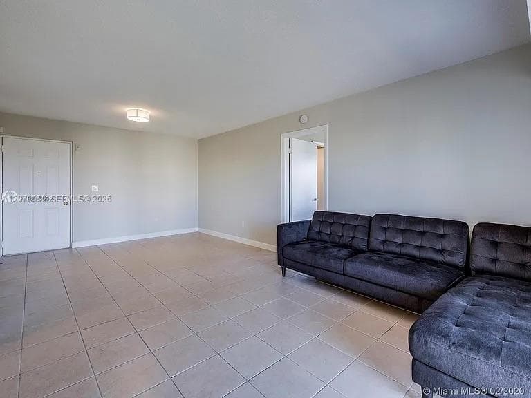 8240 SW 210th St # 319, Cutler Bay, FL 33189 — zdjęcie 5