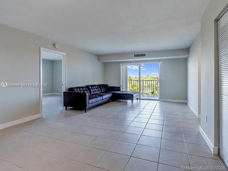 8240 SW 210th St # 319, Cutler Bay, FL 33189 — zdjęcie 4