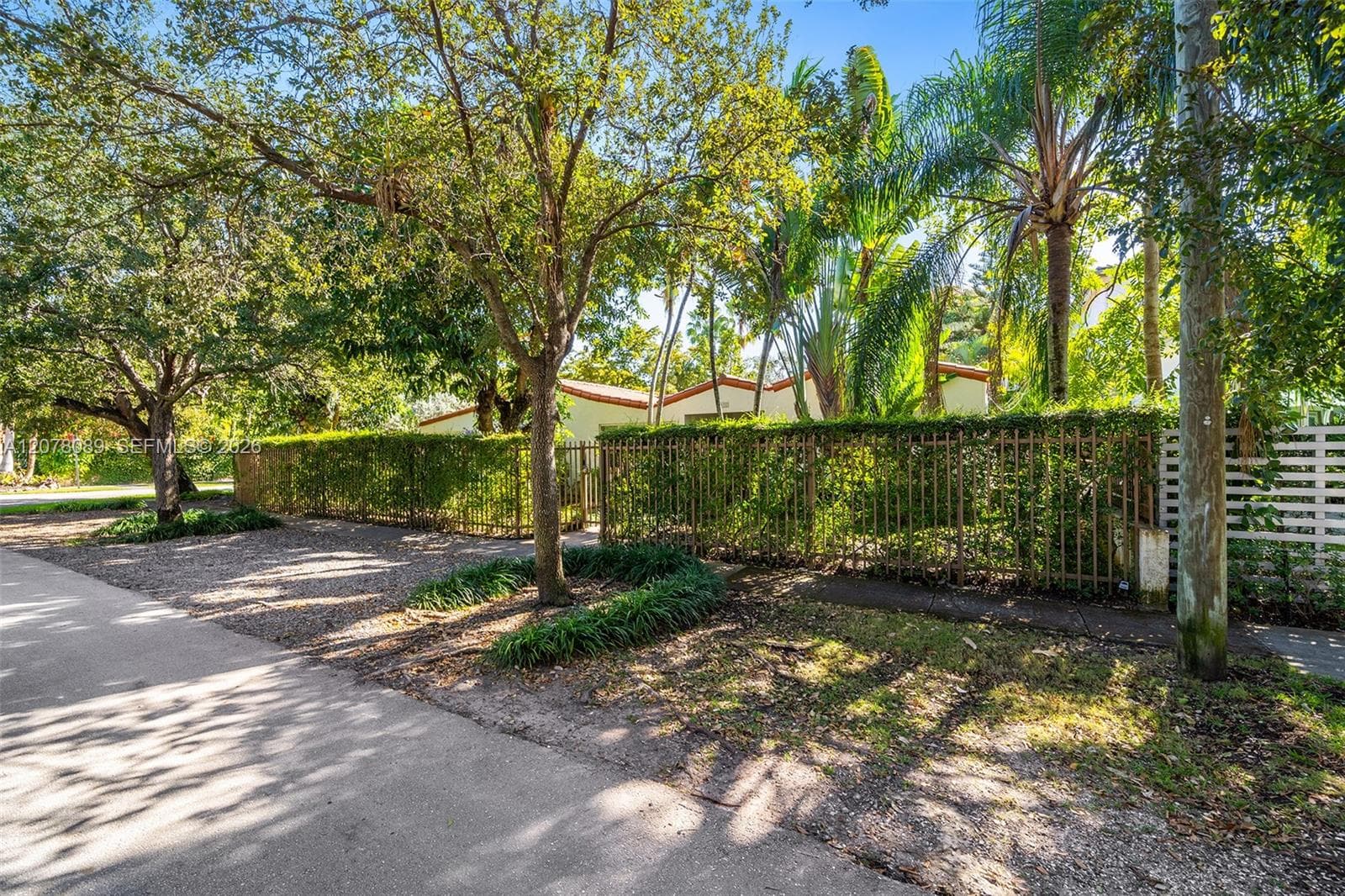 2400 Trapp Ave, Miami, FL 33133 — zdjęcie 2