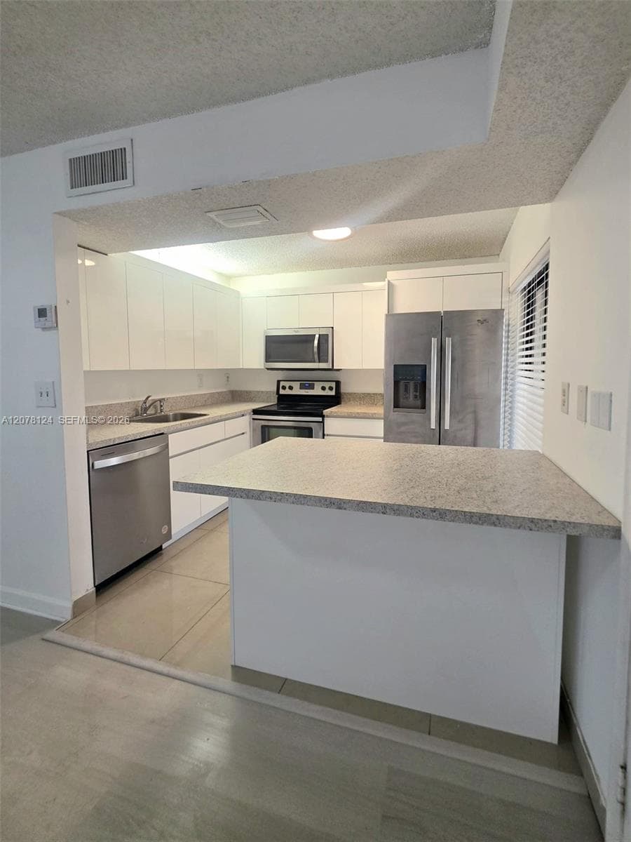 20105 NE 3rd Ct # 6, Miami, FL 33179 — zdjęcie 3