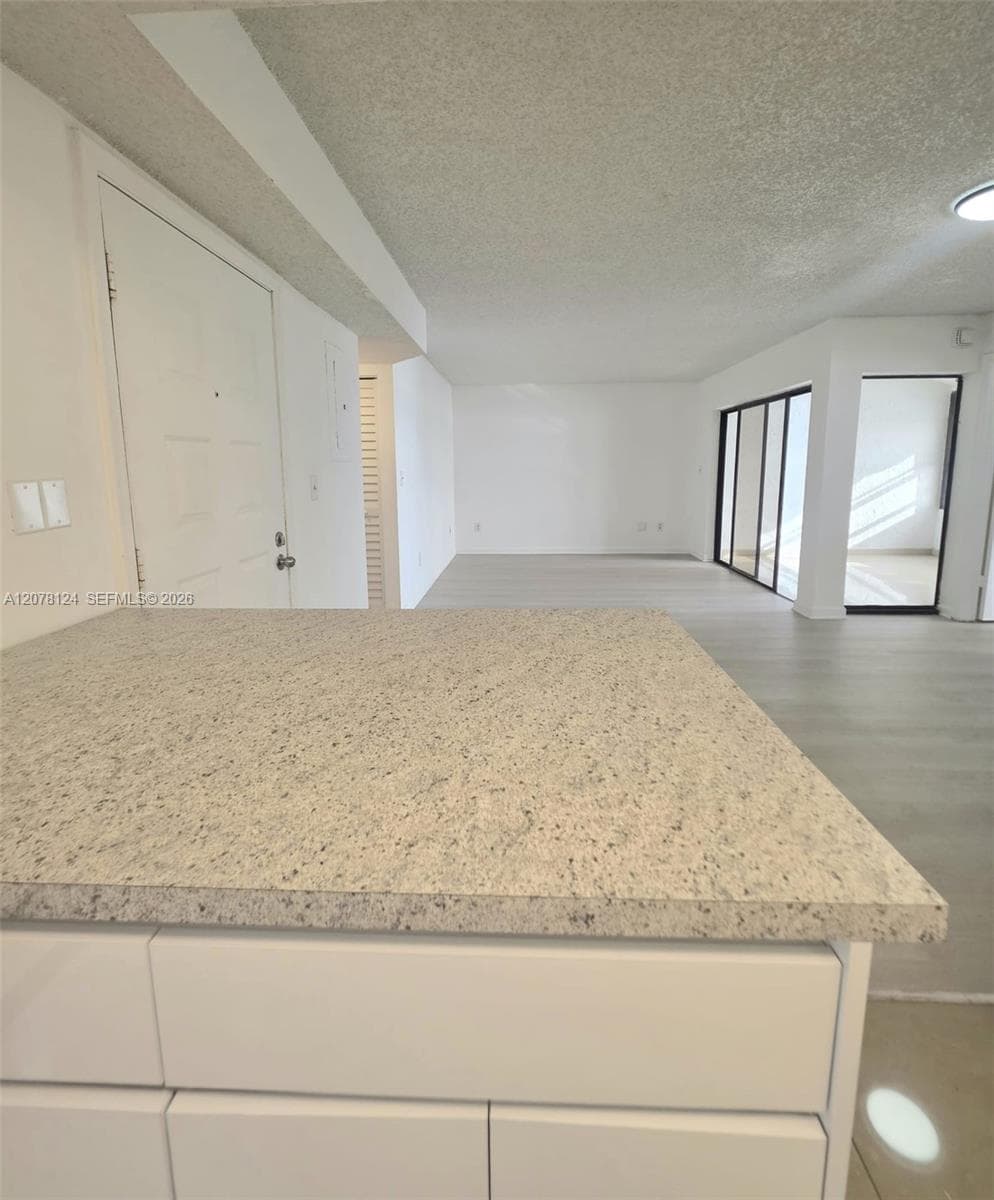 20105 NE 3rd Ct # 6, Miami, FL 33179 — zdjęcie 5