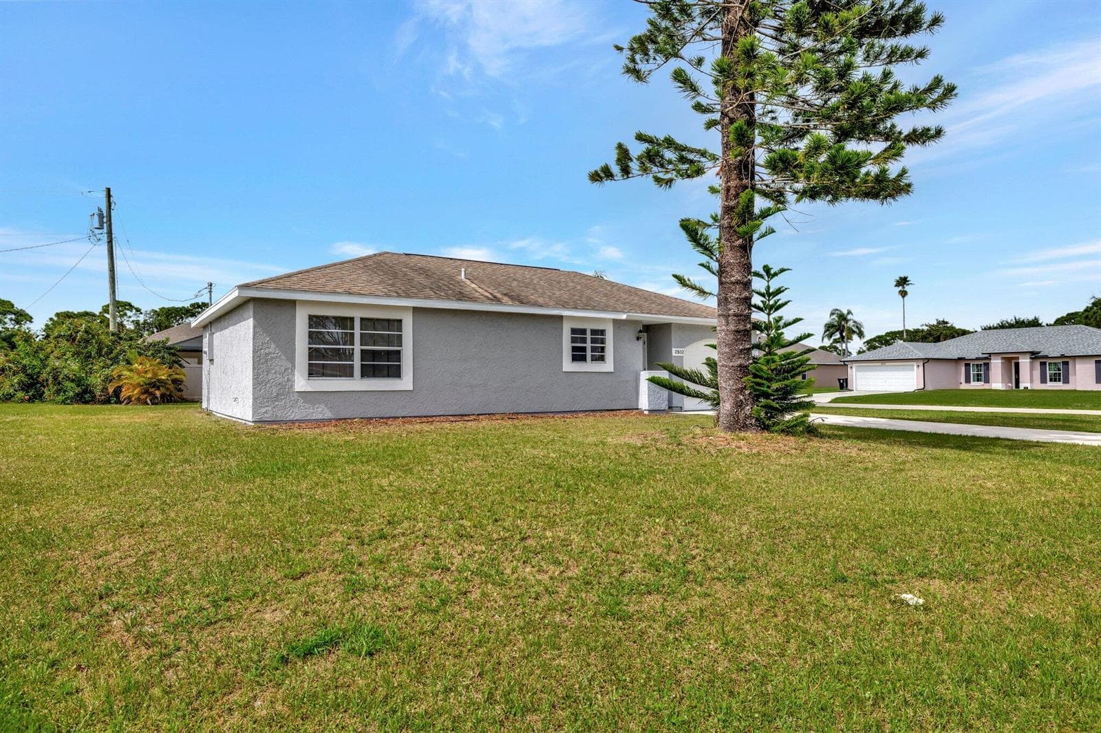 2502 SE CALADIUM Court, Port St. Lucie, FL 34952 — zdjęcie 2