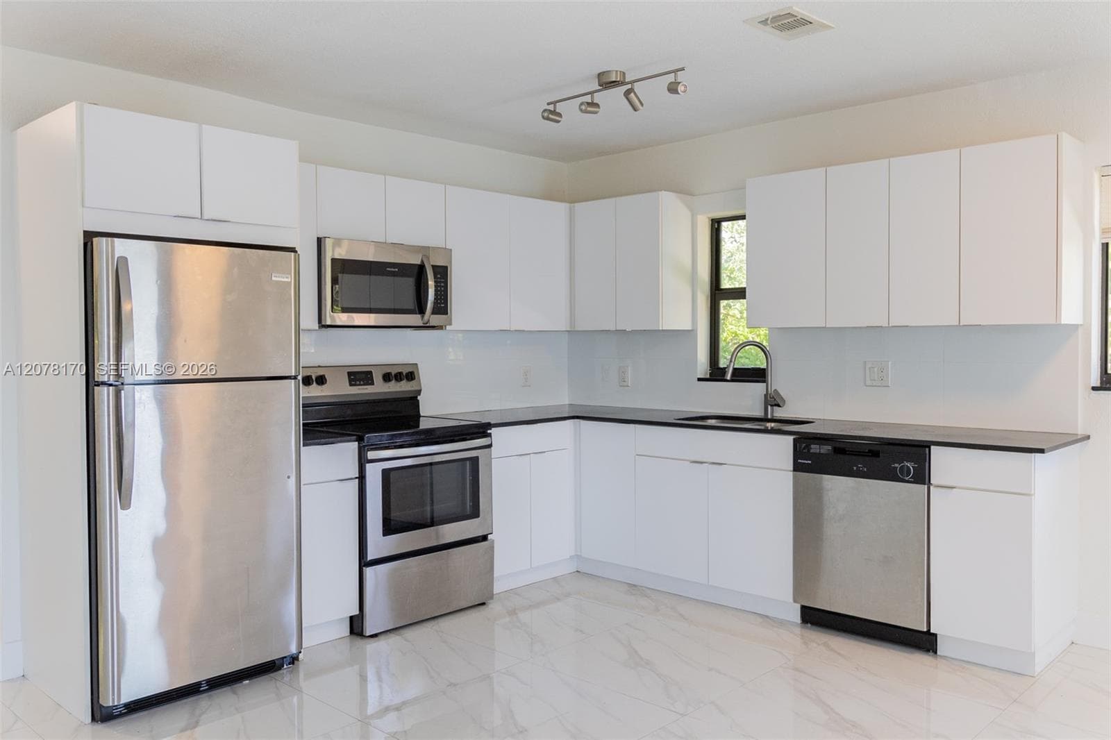 2140 NE 56 # 12, Fort Lauderdale, FL 33308 — zdjęcie 2