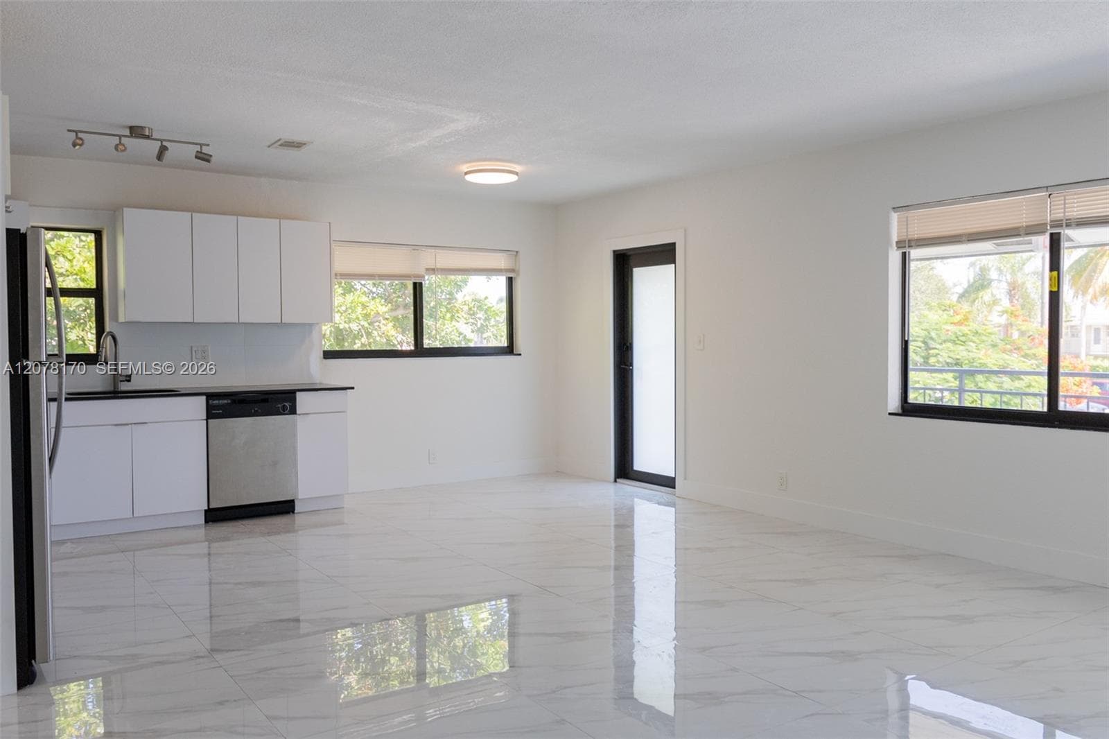 2140 NE 56 # 12, Fort Lauderdale, FL 33308 — zdjęcie 3