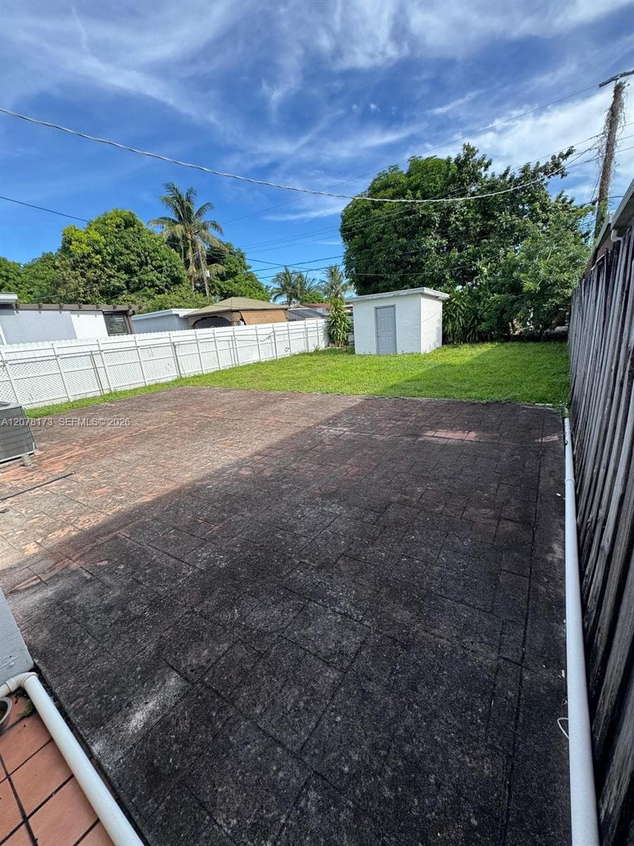 550 E 29th St, Hialeah, FL 33013 — zdjęcie 2