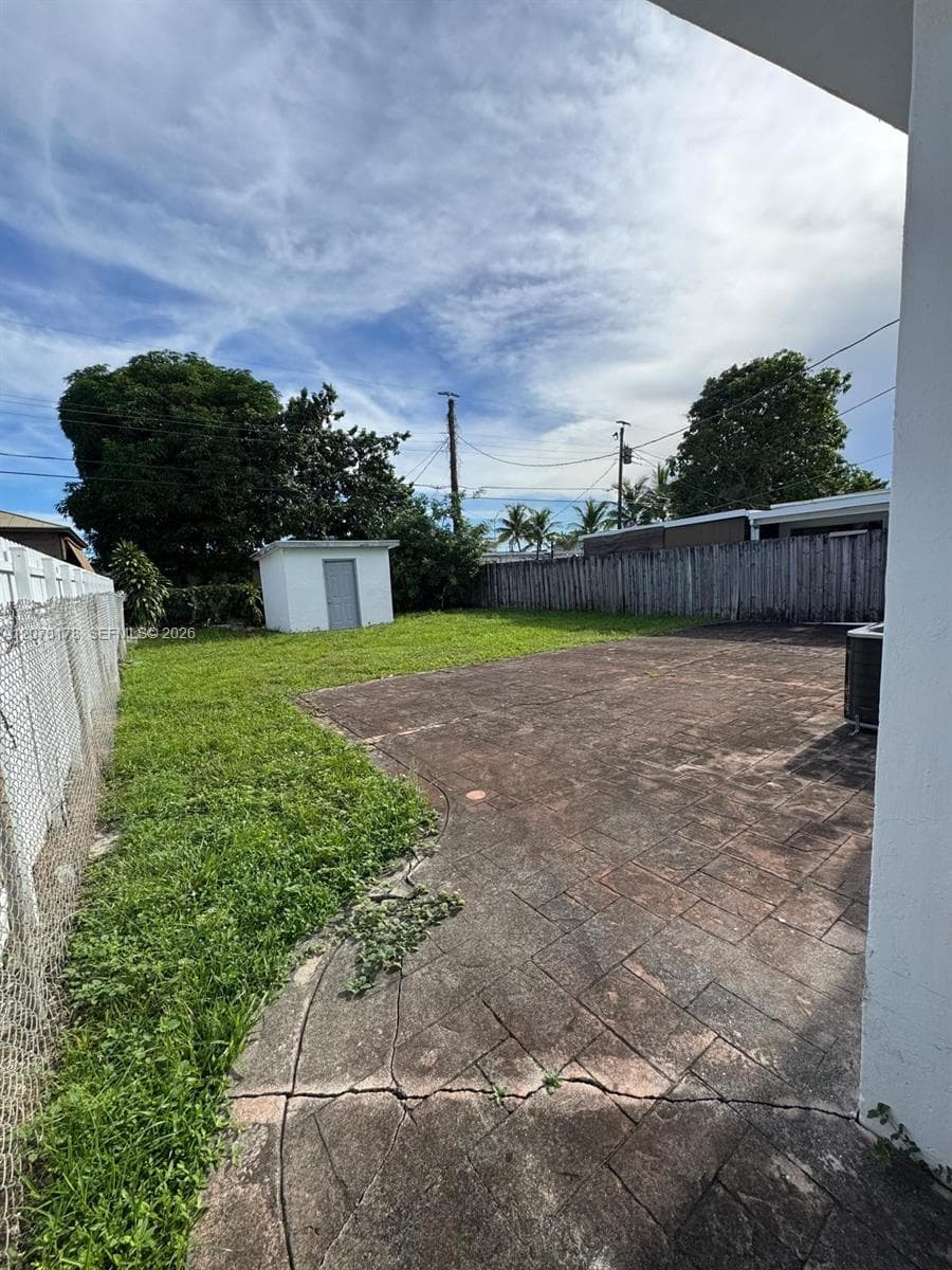 550 E 29th St, Hialeah, FL 33013 — zdjęcie 4