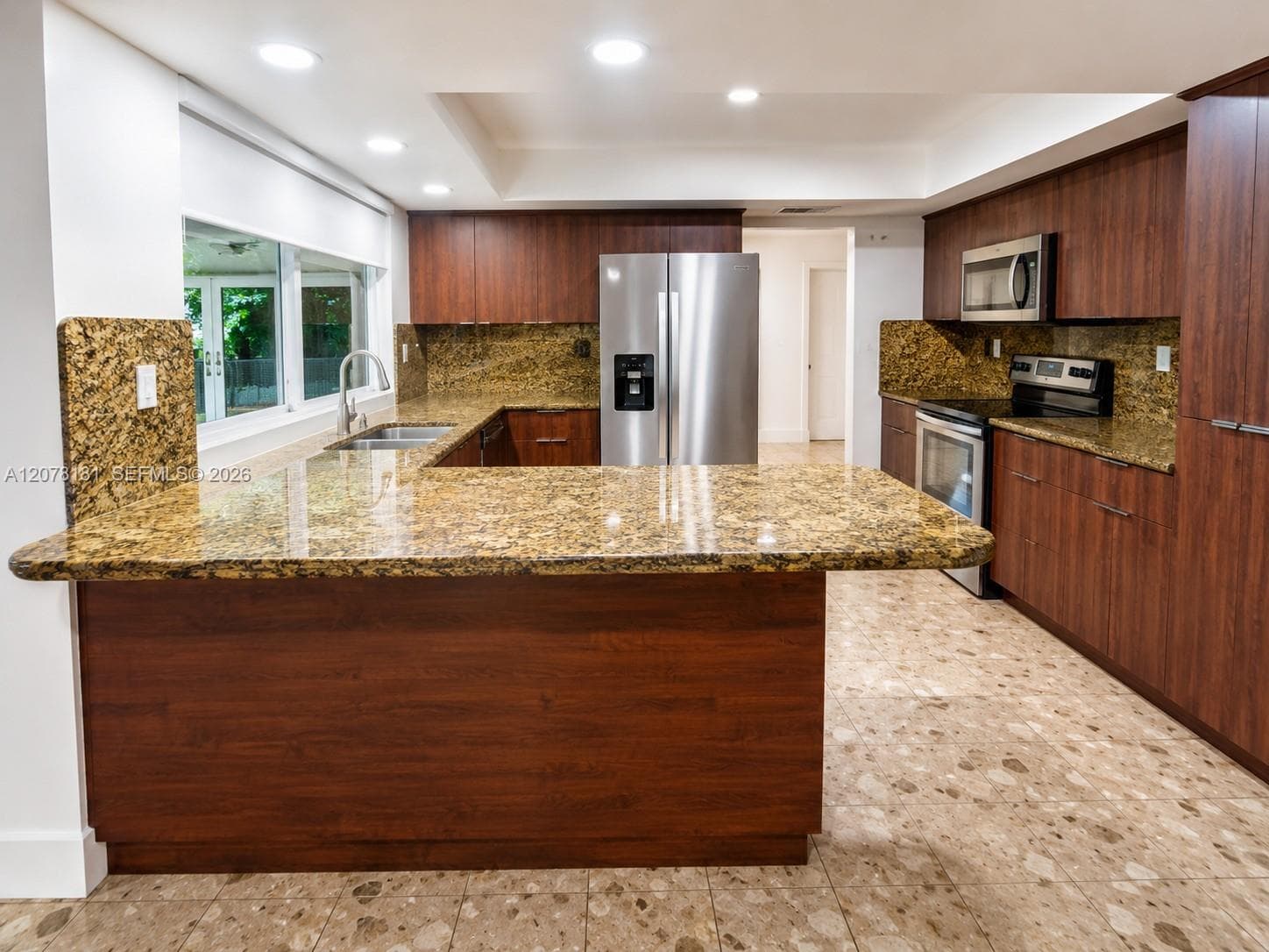 15330 Durnford Dr, Miami Lakes, FL 33014 — zdjęcie 3