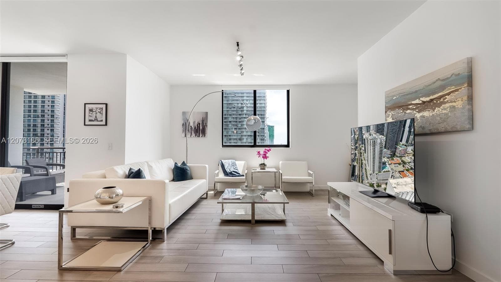999 SW 1st Ave # 2004, Miami, FL 33130 — zdjęcie 2