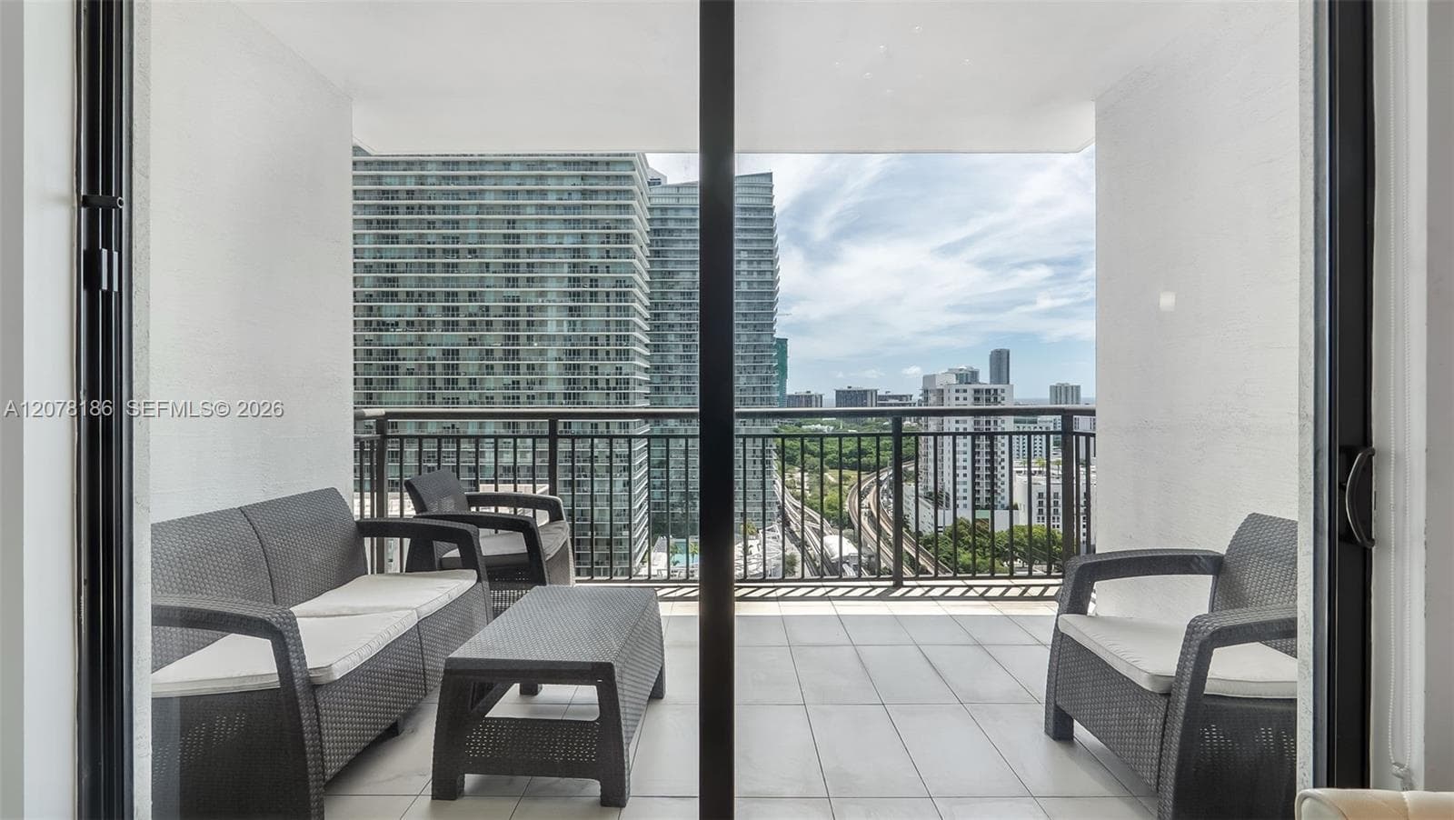 999 SW 1st Ave # 2004, Miami, FL 33130 — zdjęcie 4