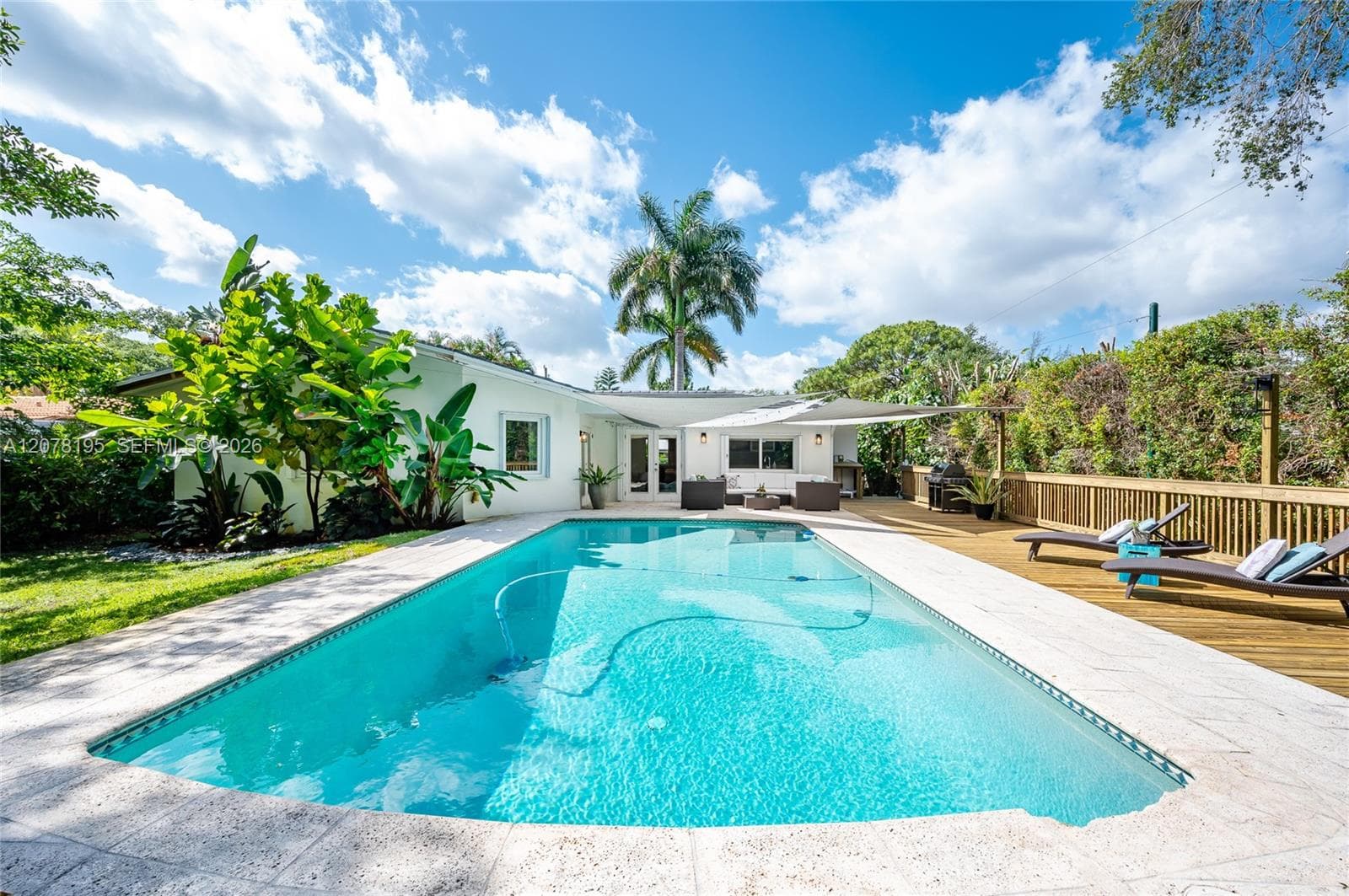 1003 NE 118th St, Biscayne Park, FL 33161