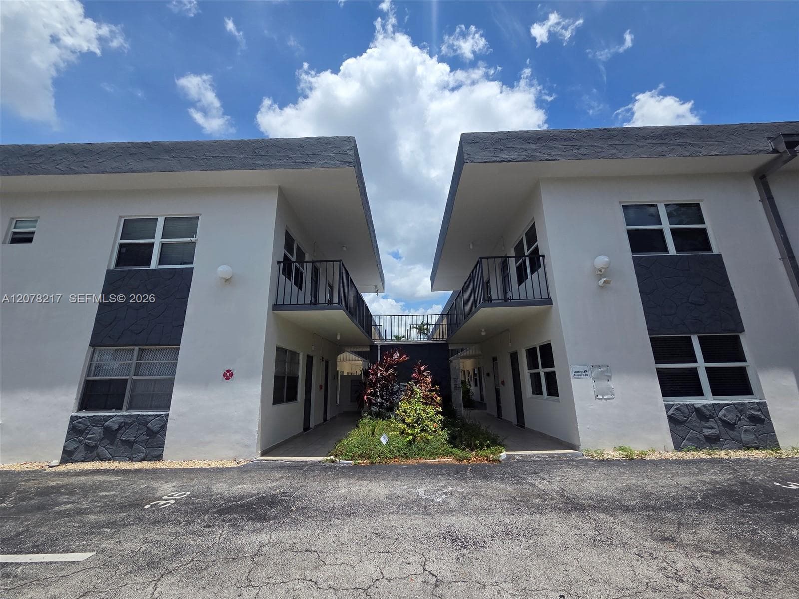 415 NE 2nd St # 105, Hallandale Beach, FL 33009 — zdjęcie 2