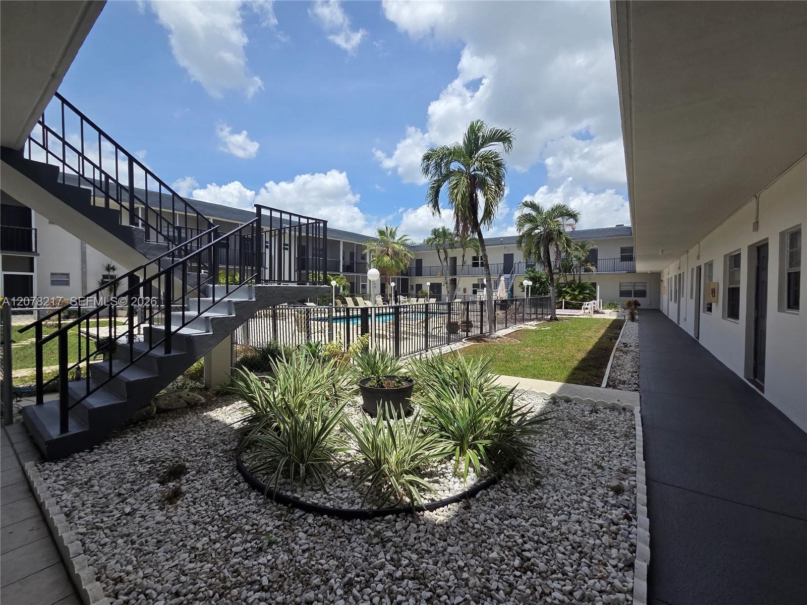 415 NE 2nd St # 105, Hallandale Beach, FL 33009 — zdjęcie 4