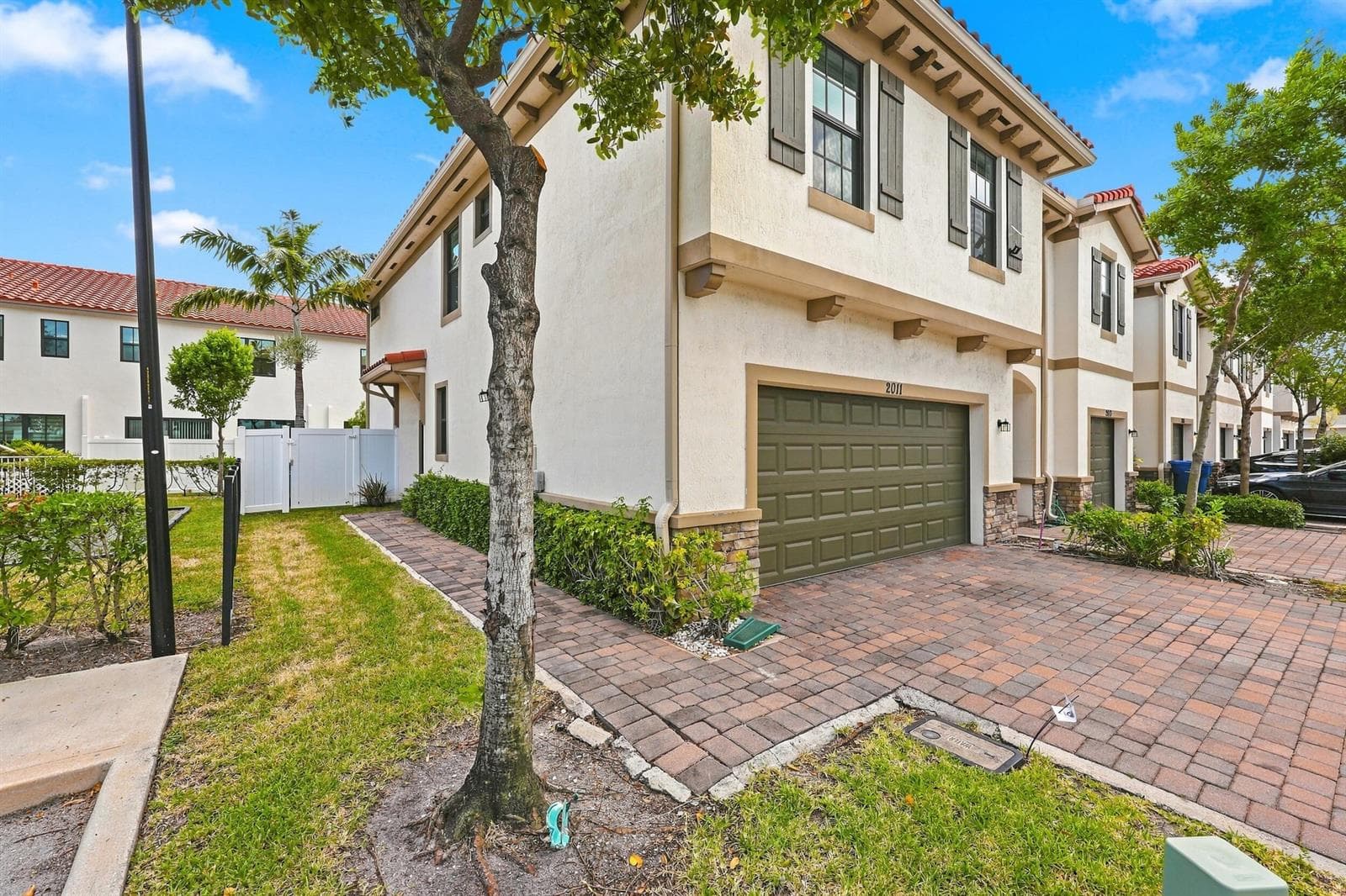 2011 Tamarind Drive, Riviera Beach, FL 33410 — zdjęcie 2