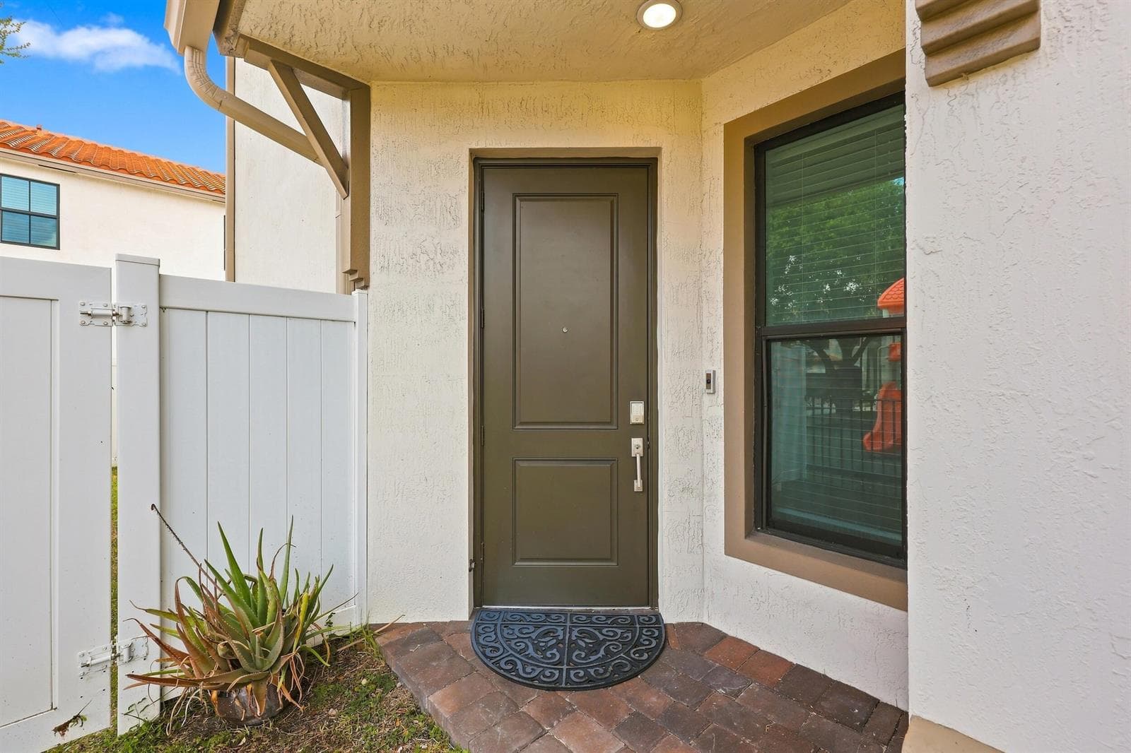2011 Tamarind Drive, Riviera Beach, FL 33410 — zdjęcie 3