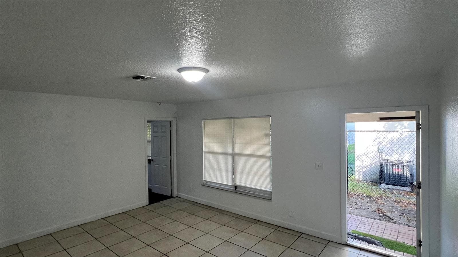 2421 NW 8TH Place # 1-2, Fort Lauderdale, FL 33311 — zdjęcie 5