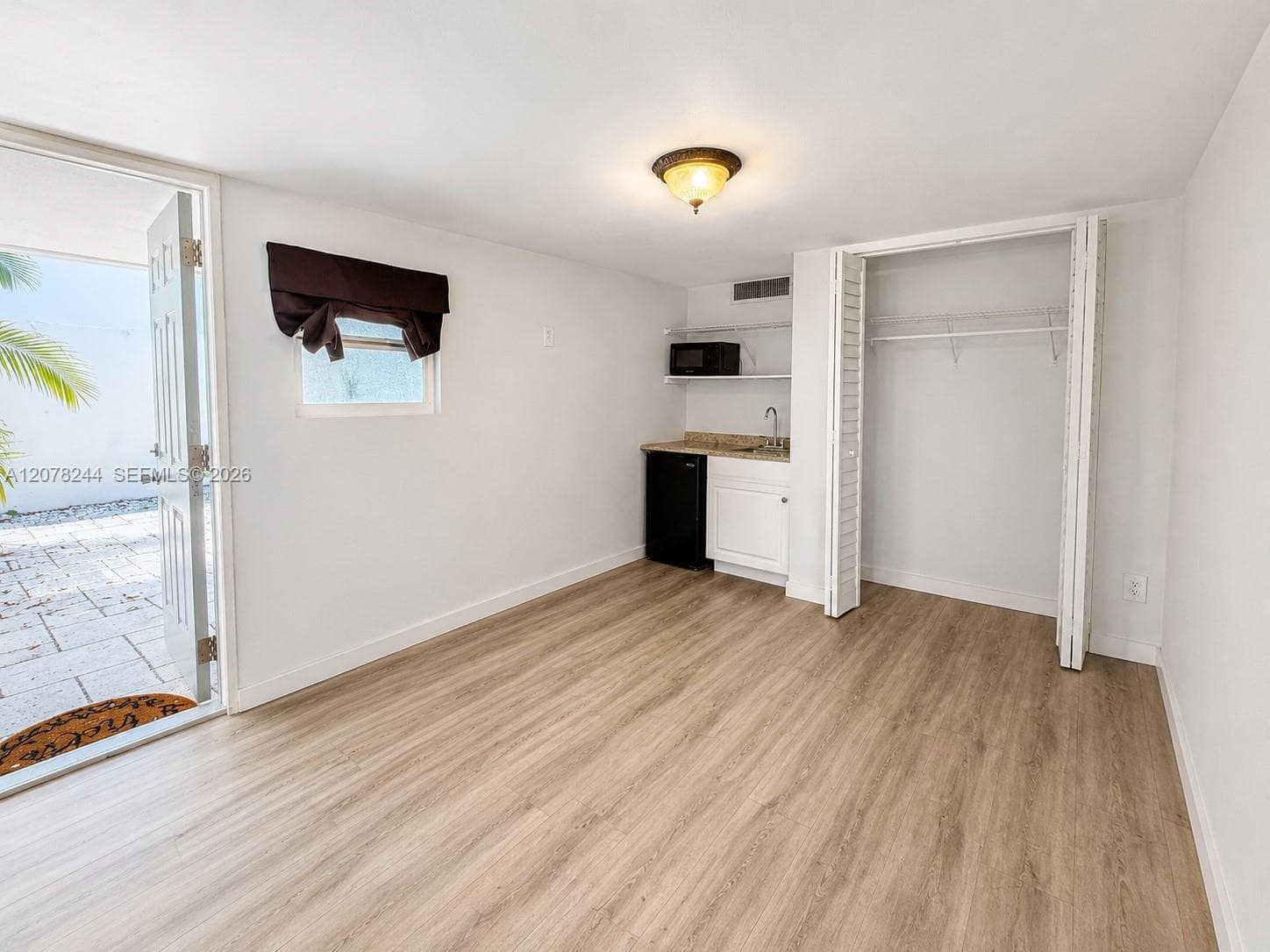 19100 Bobolink Dr, Hialeah, FL 33015 — zdjęcie 2