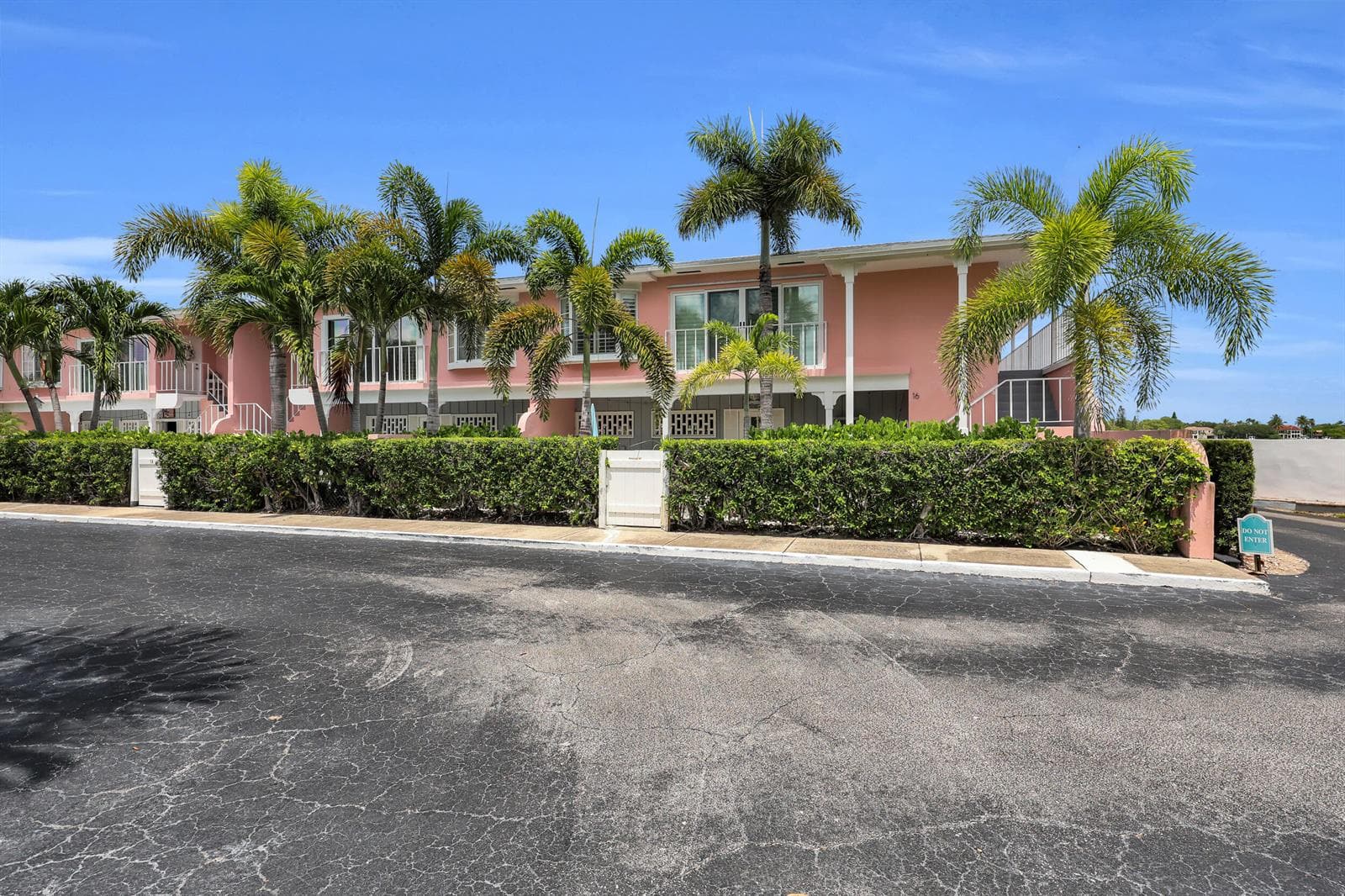 475 Tequesta Drive # 16, Tequesta, FL 33469