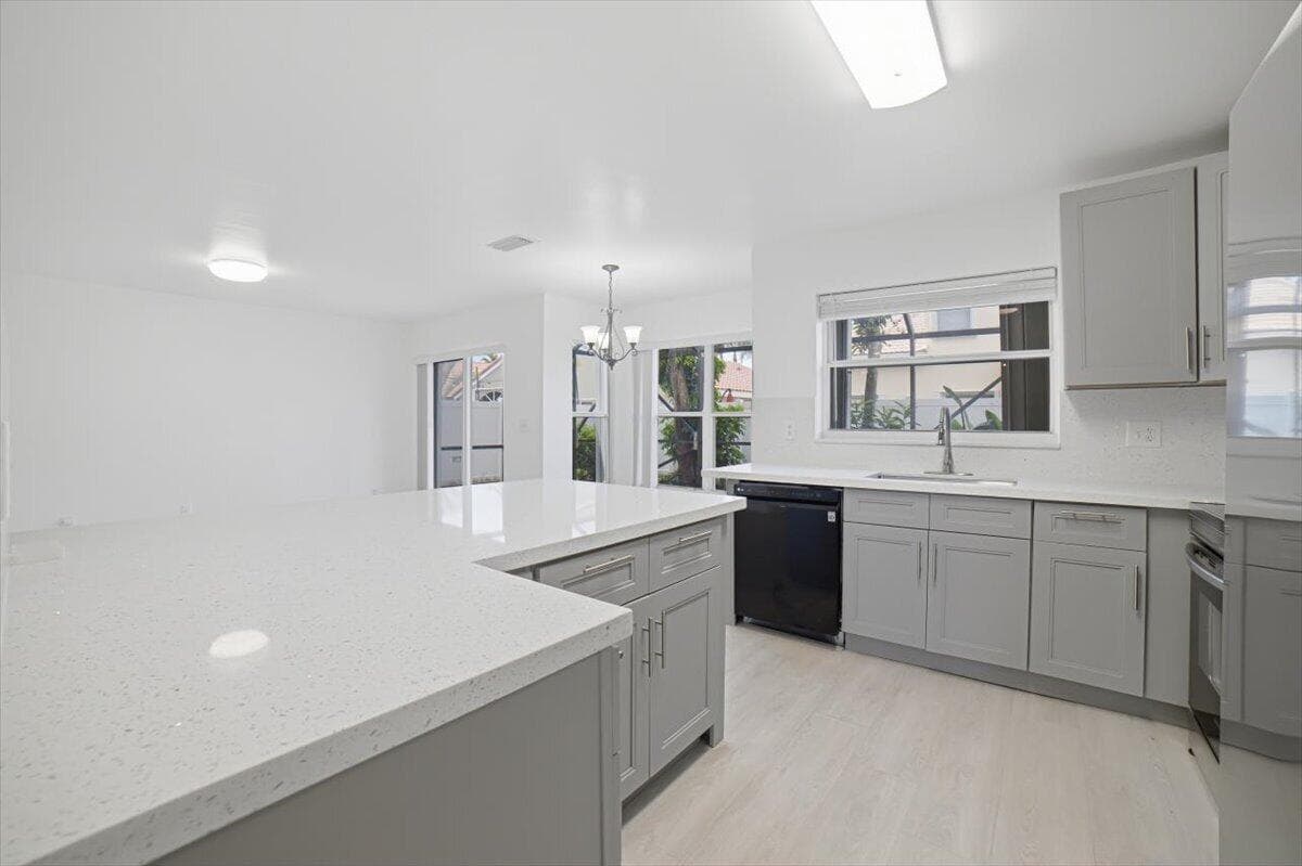 1378 SW 180TH Avenue, Pembroke Pines, FL 33029 — zdjęcie 5