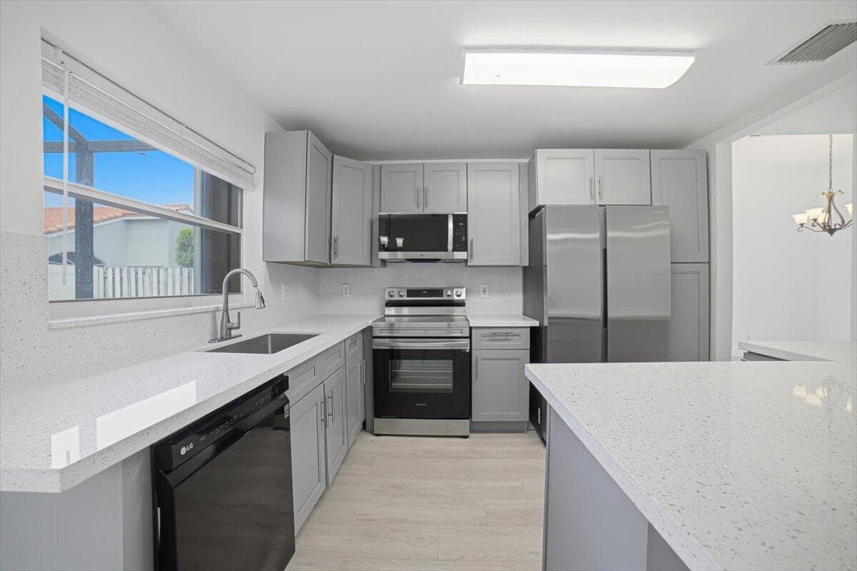 1378 SW 180TH Avenue, Pembroke Pines, FL 33029 — zdjęcie 4
