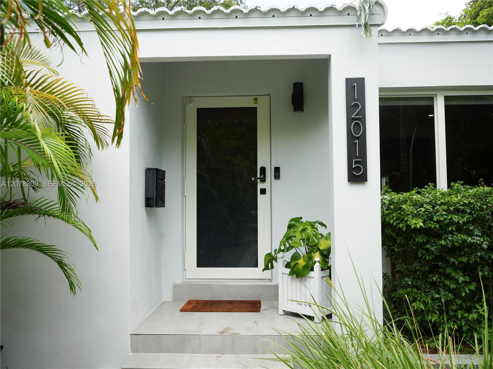 12015 NE 10 Ave, Biscayne Park, FL 33161 — zdjęcie 2