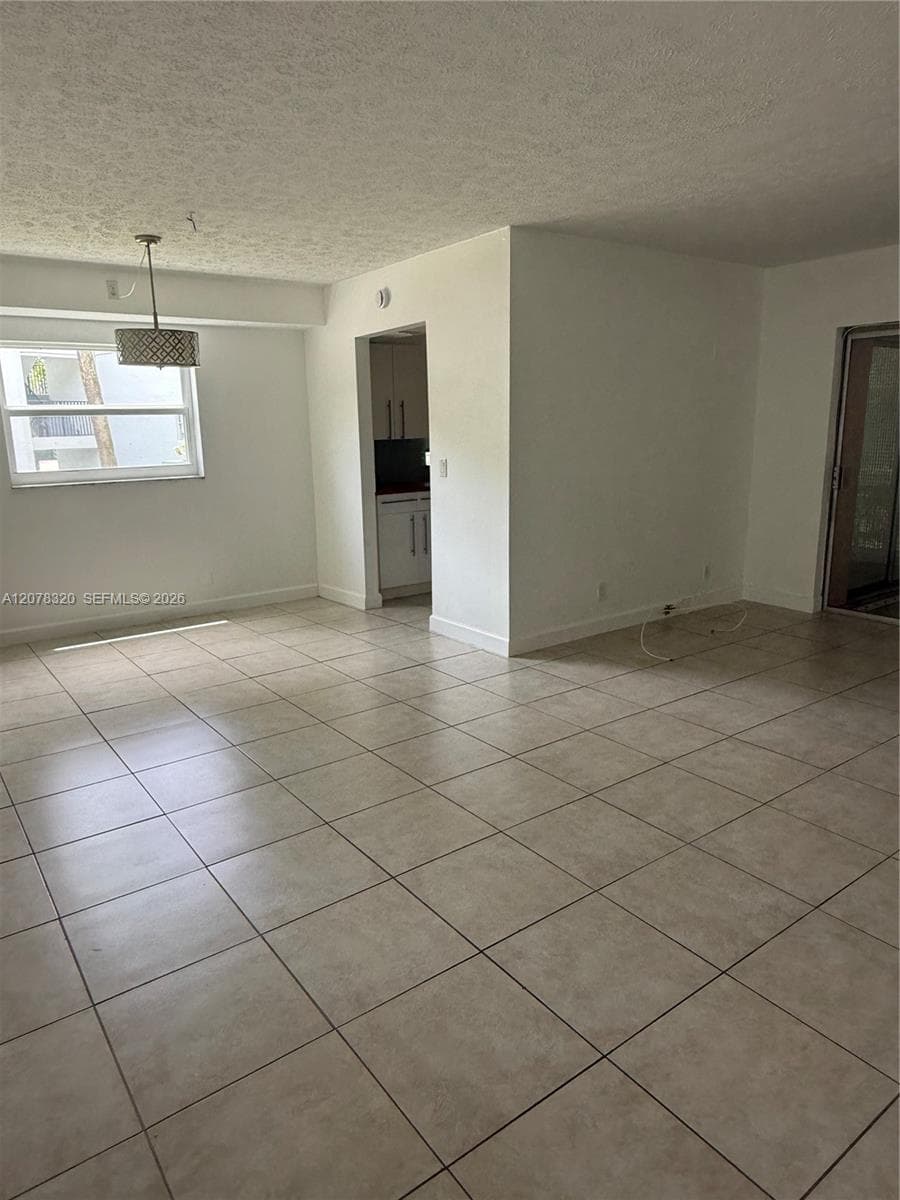 8002 Lagos De Campo Blvd # B-101, Tamarac, FL 33321 — zdjęcie 5