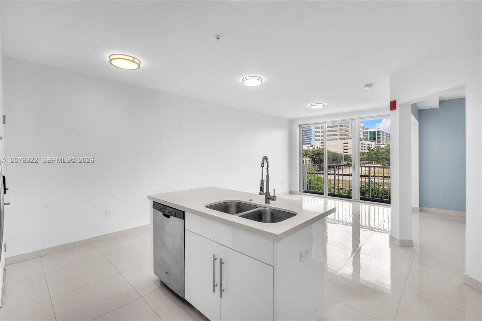 2651 NE 212th Ter # 301, Miami, FL 33180 — zdjęcie 3