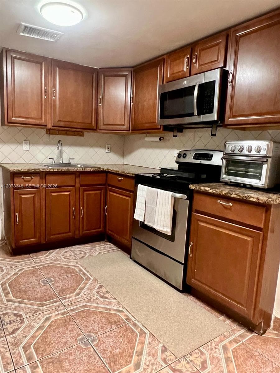 6725 N Miami Ave, Miami, FL 33150 — zdjęcie 3